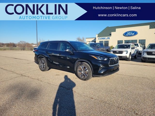 2024 Toyota Highlander XLE's photo