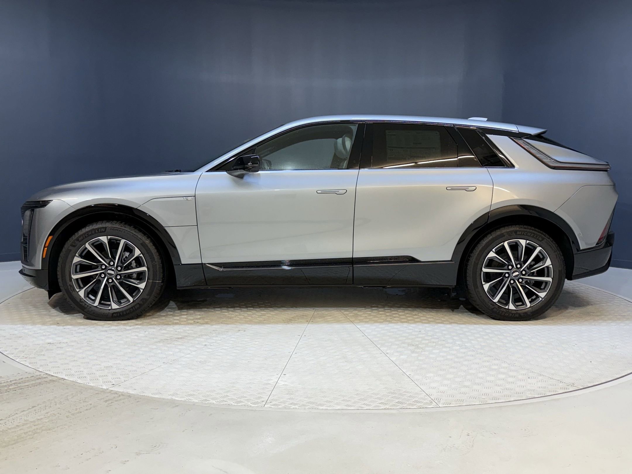 2025 Cadillac Lyriq Sport photo 2