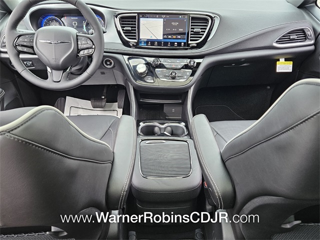 2026 Chrysler Pacifica Limited photo 8