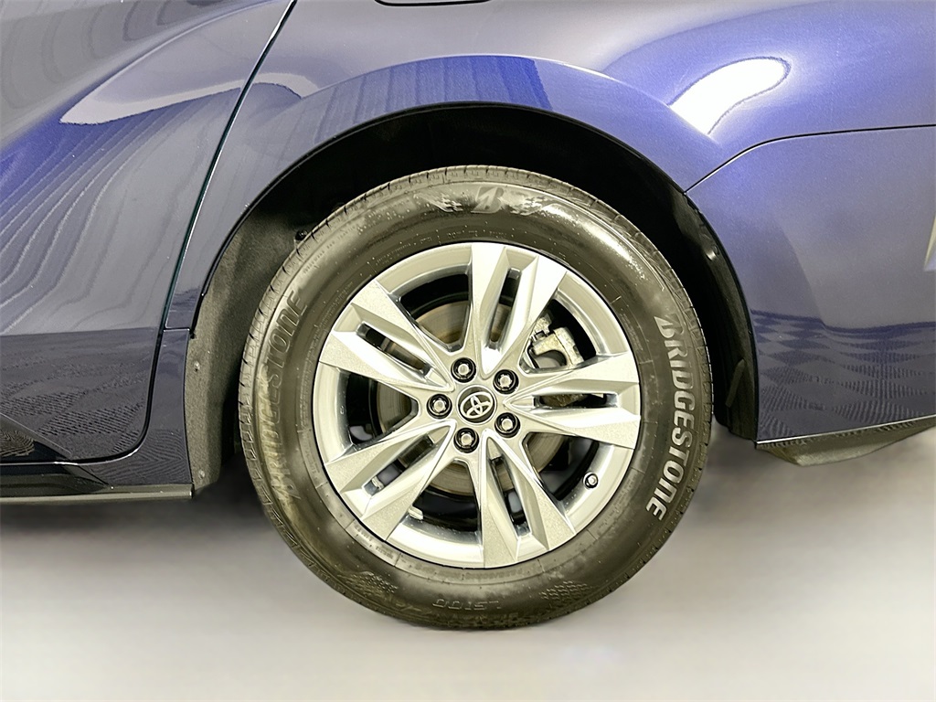 2024 Toyota Sienna Limited photo 29