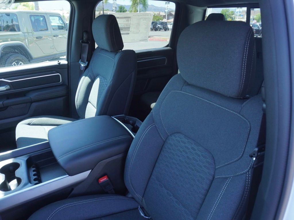 New 2026 Bright White Clear-Coat Exterior Paint RAM Big Horn Sport Appearance Edition image 21