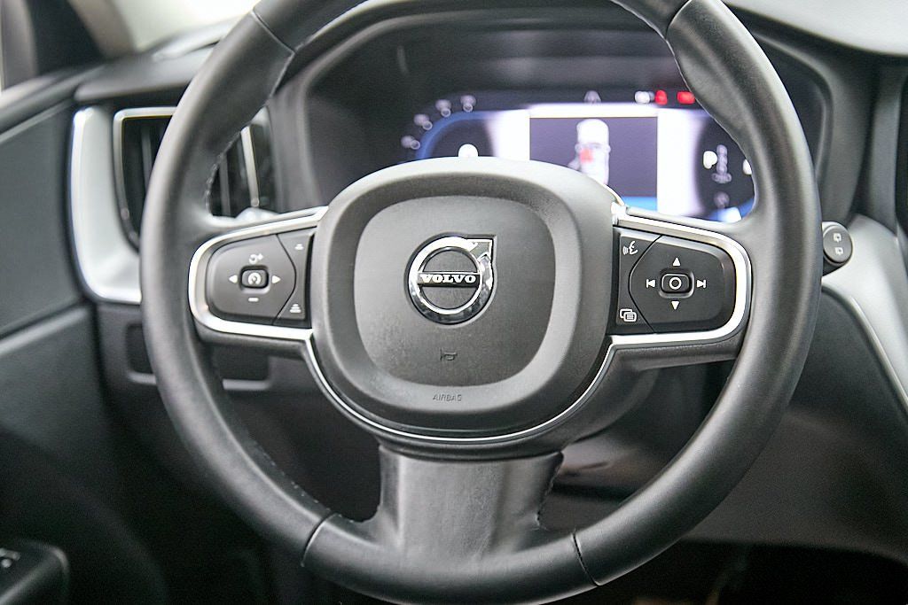 2023 VOLVO XC60 - Image 24
