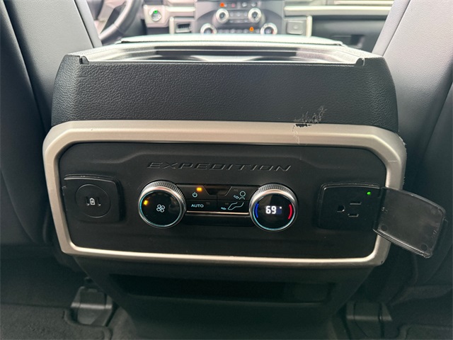 2024 Ford Expedition XLT photo 16