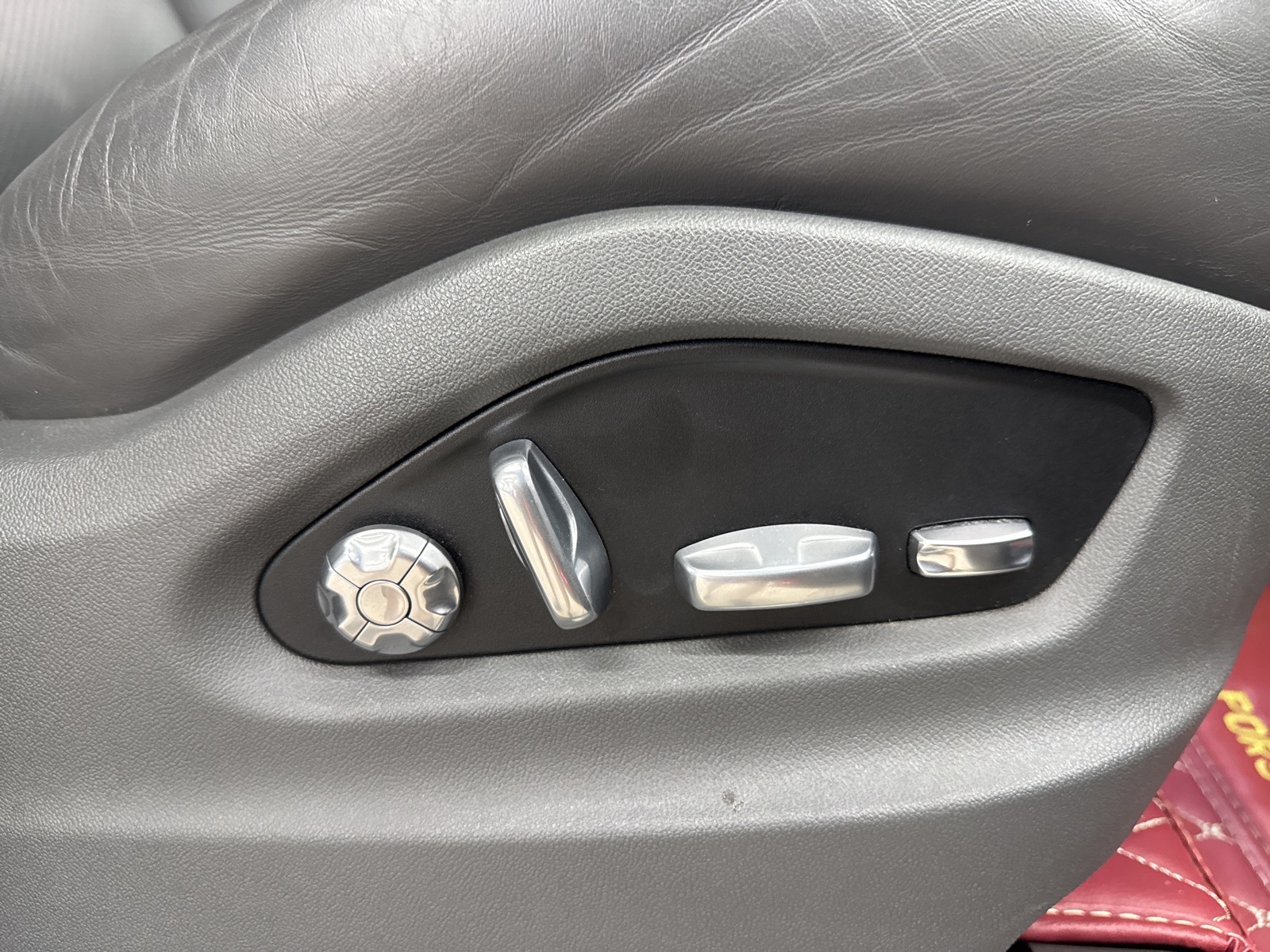 2020 Porsche Cayenne Base photo 20