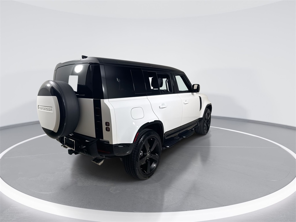 2025 Land Rover Defender 110 X-Dynamic SE photo 8