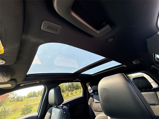 2022 Ford Edge ST photo 13