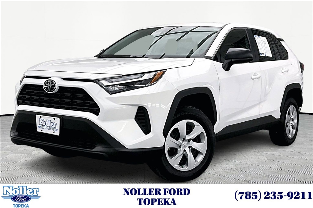 2025 Toyota RAV4 LE's photo