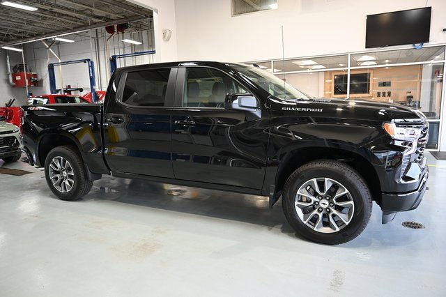 2026 Chevrolet Silverado 1500 RST photo 3