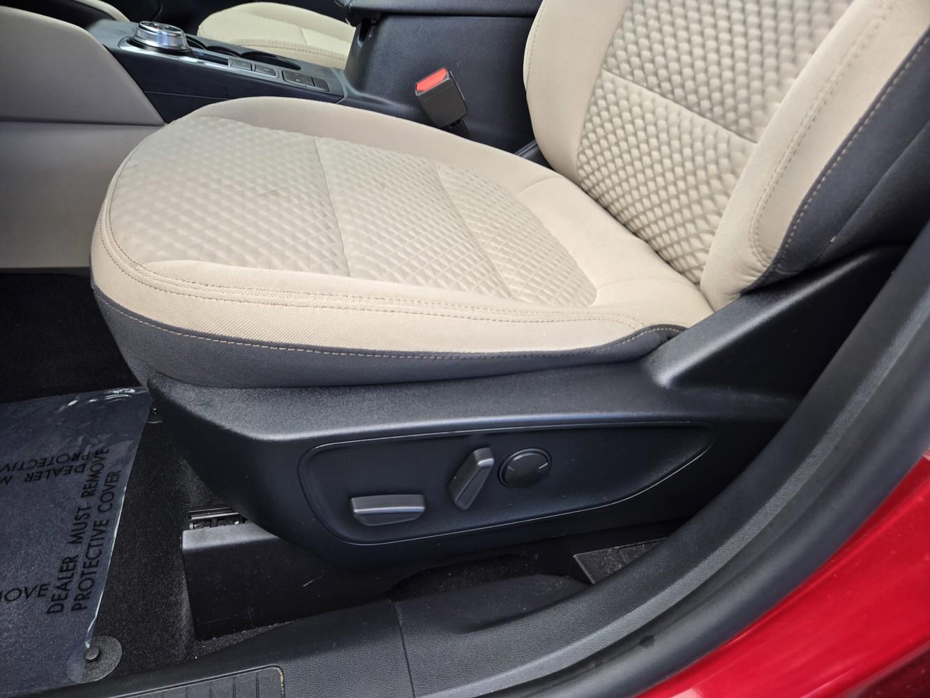 2020 Ford Escape SE photo 23