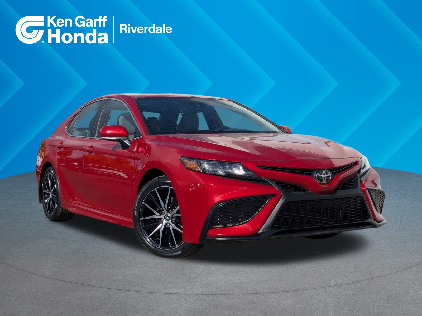 2024 Toyota Camry SE's photo