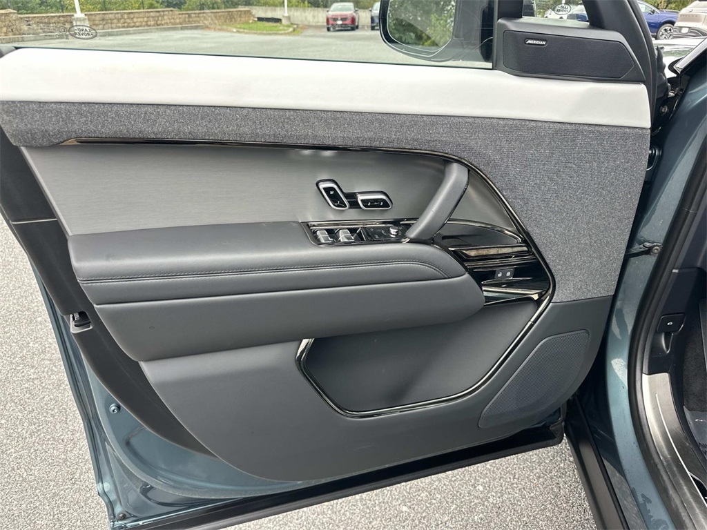 2025 Land Rover Range Rover Sport SE photo 14