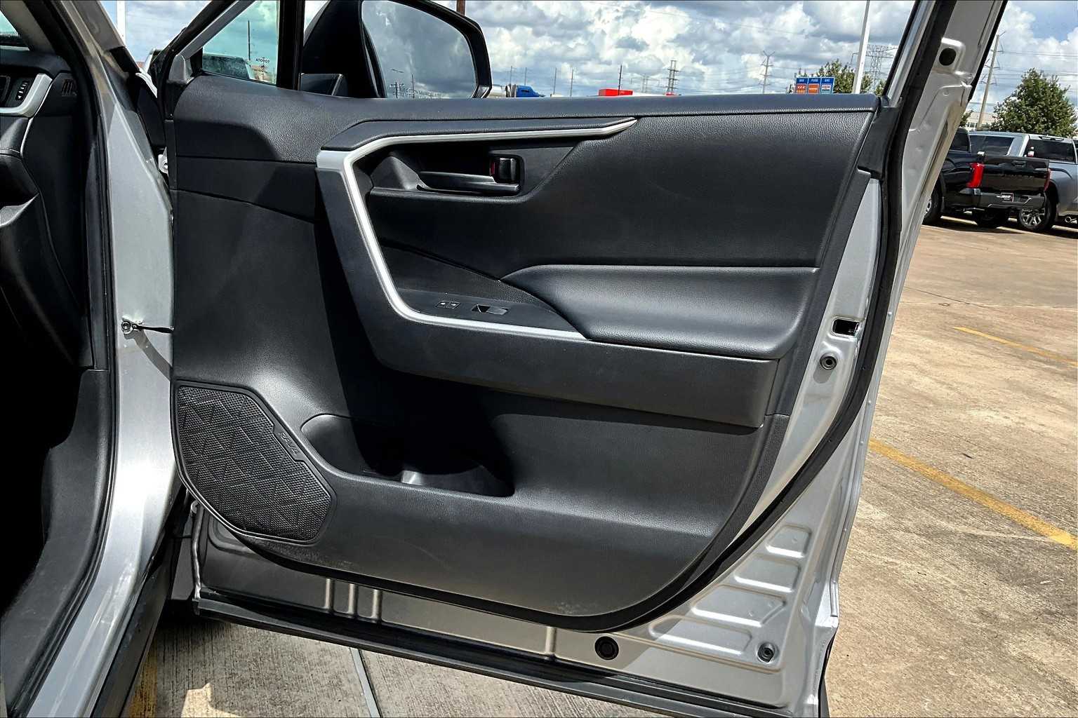 2024 Toyota RAV4 LE photo 22