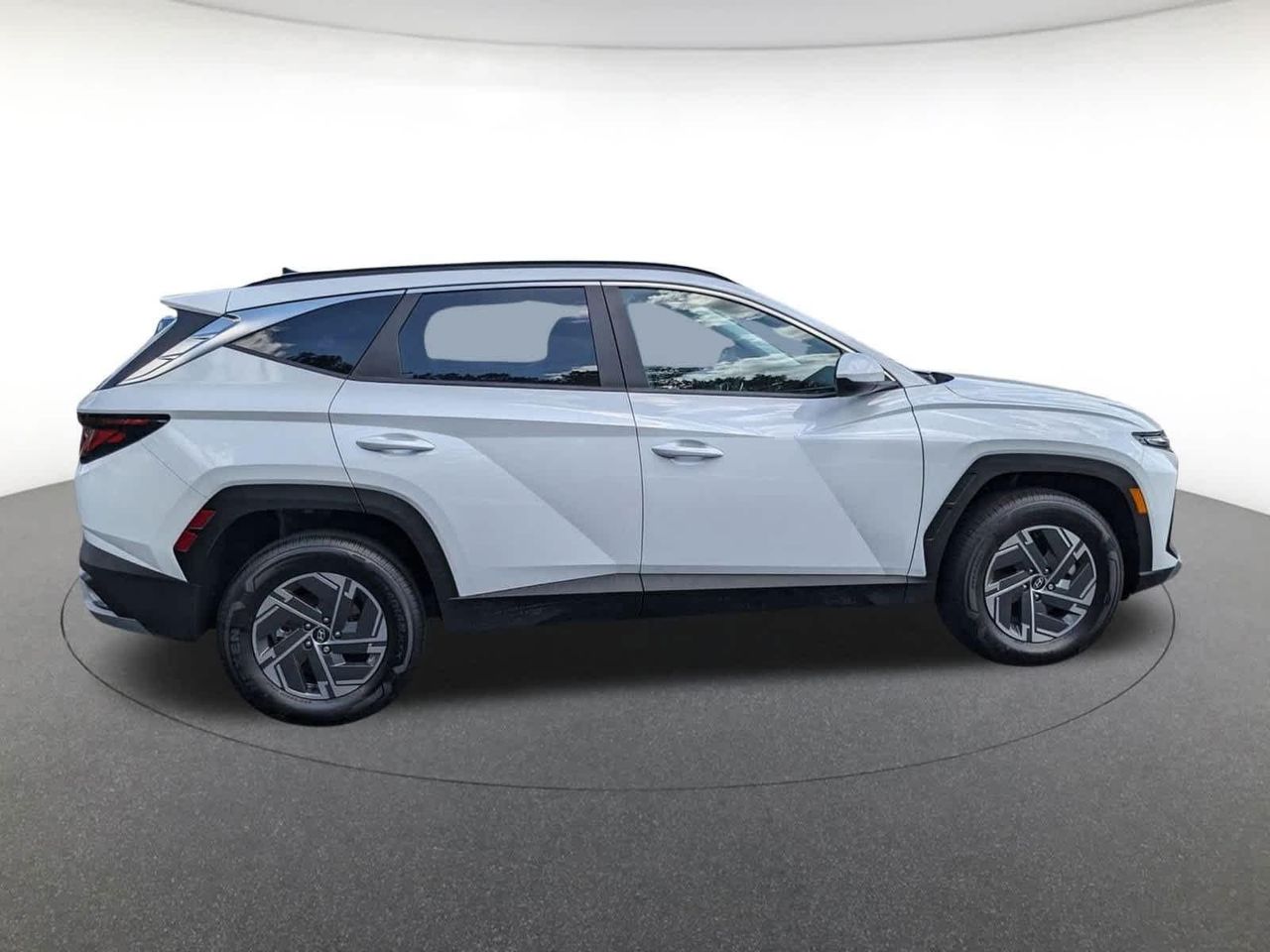 2025 Hyundai Tucson Hybrid Blue Sport photo 3