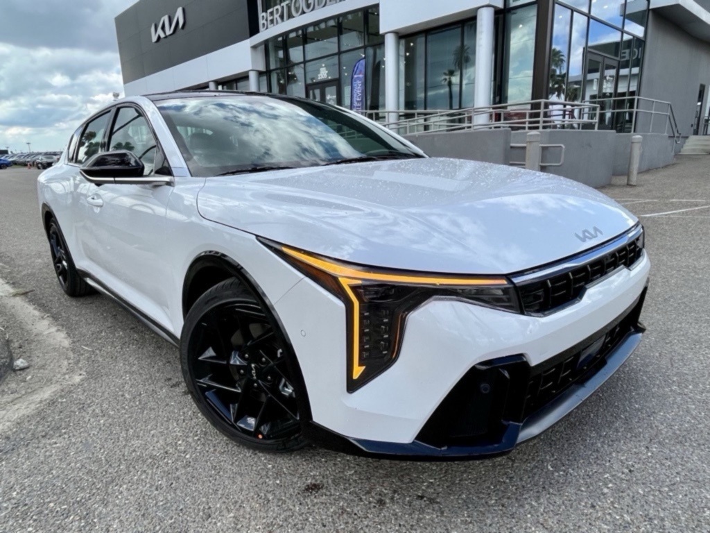 2025 Kia K4 GT-Line Turbo's photo