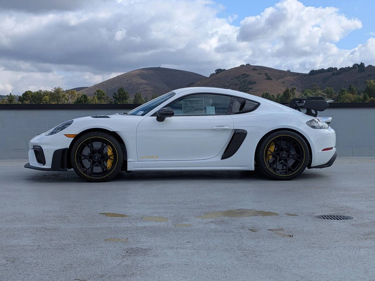 2025 Porsche Cayman GT4 RS photo 2