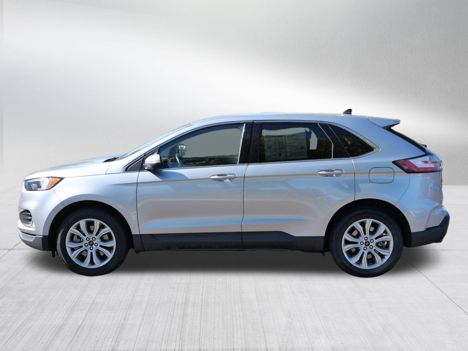 2024 Ford Edge Titanium photo 4