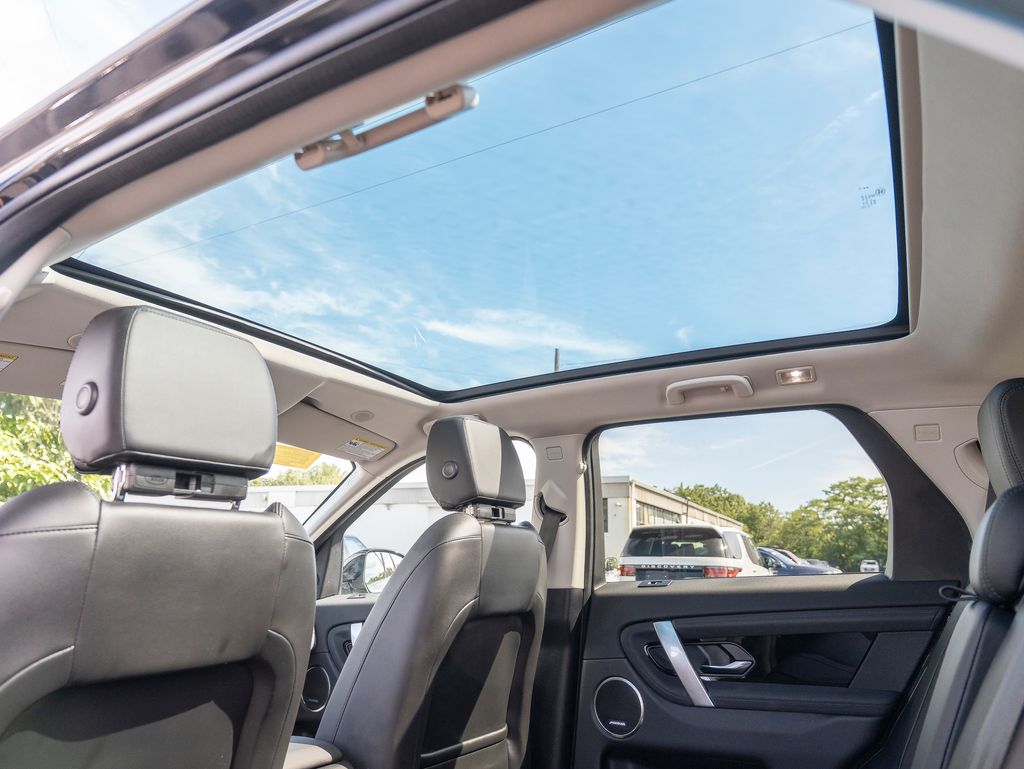 2024 Land Rover Discovery Sport S photo 31