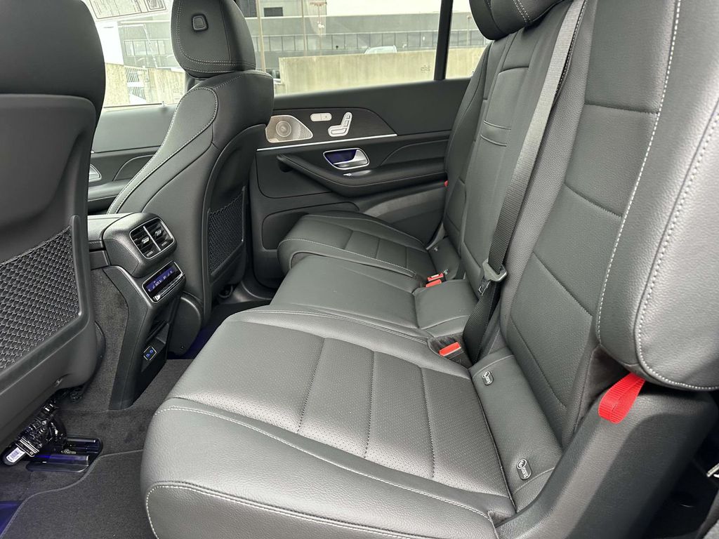2025 Mercedes Benz GLS 450 4MATIC photo 23