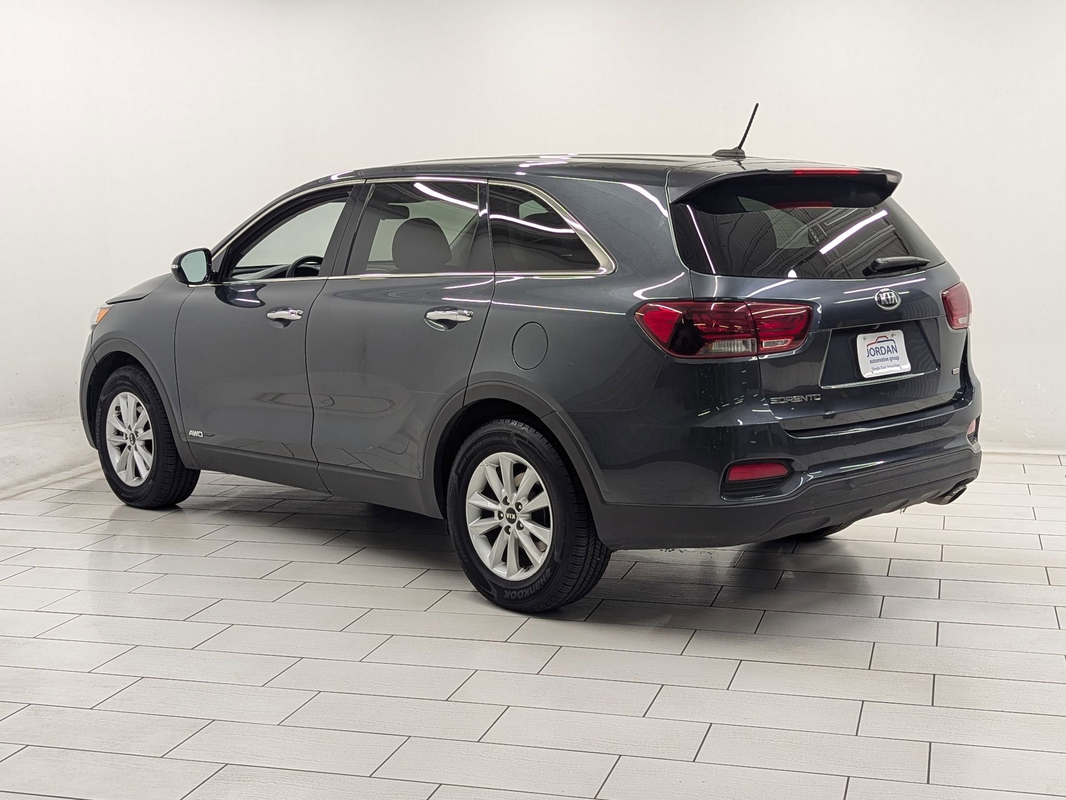 2020 Kia Sorento LX photo 2