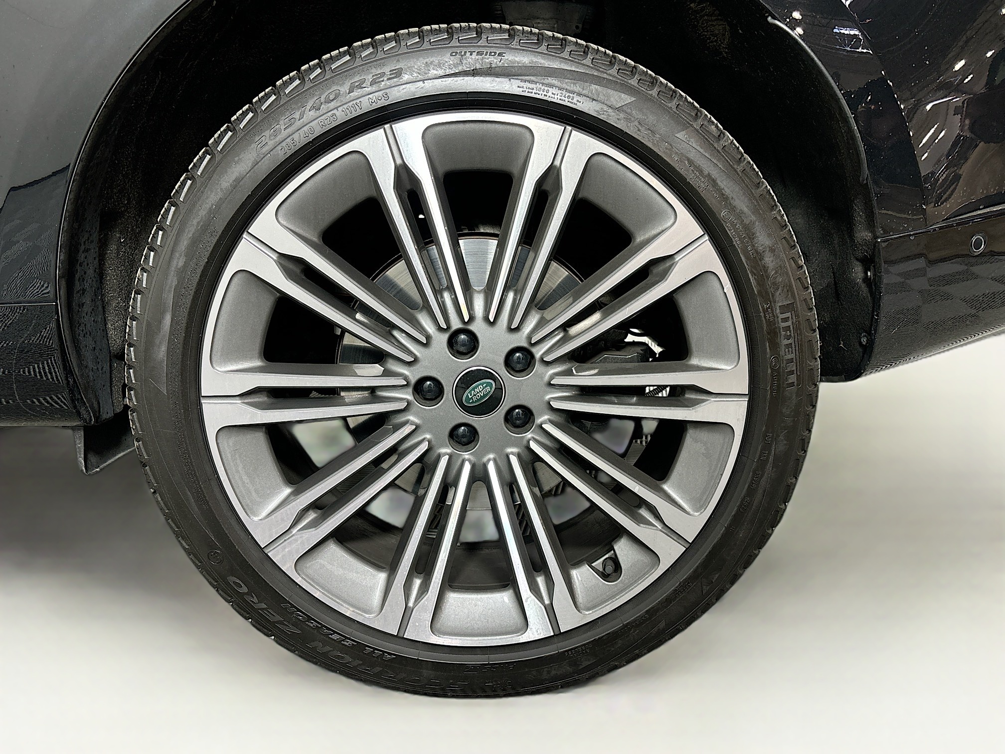 2023 Land Rover Range Rover SE photo 32