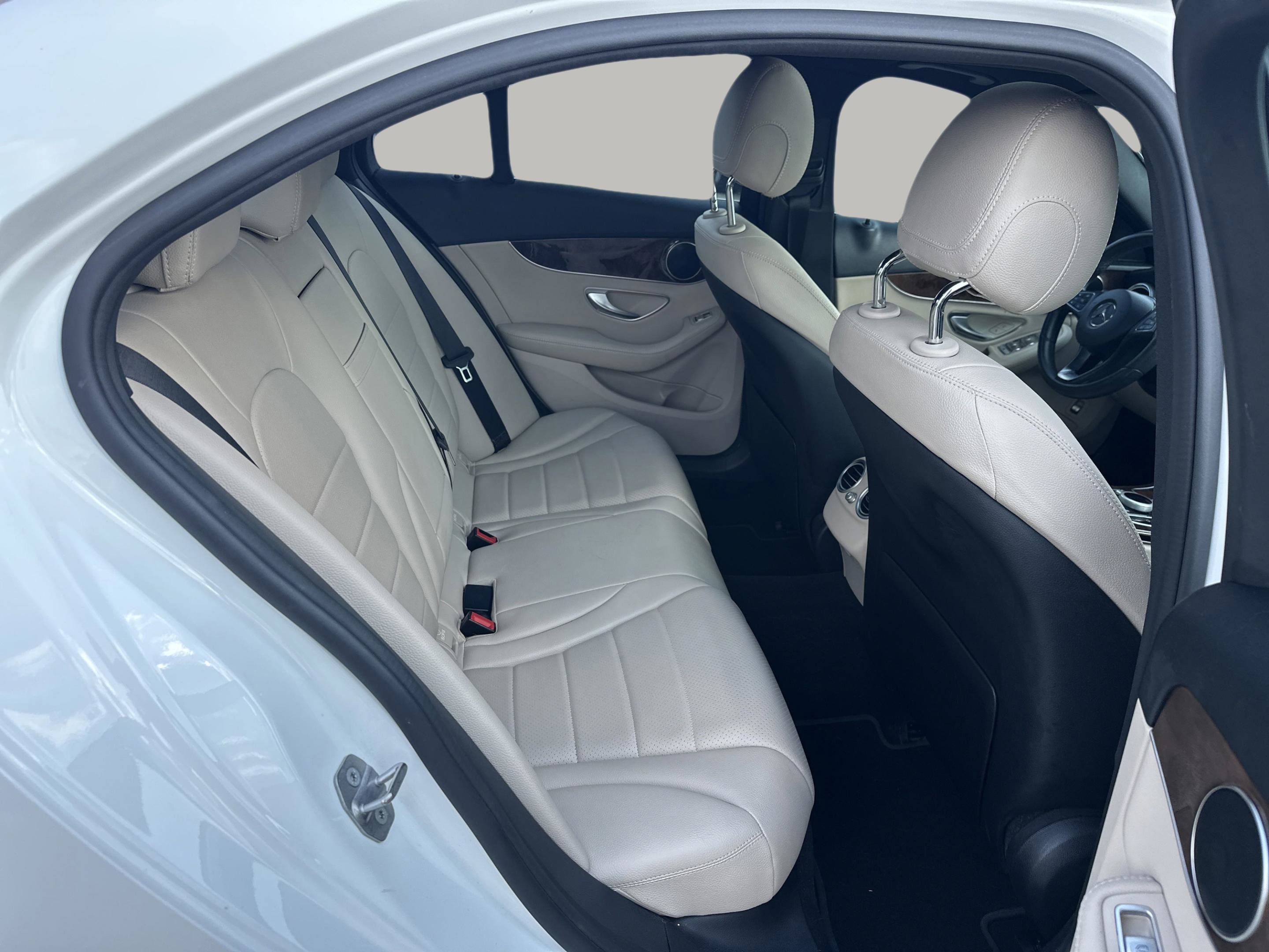 2018 Mercedes Benz C 300 photo 11