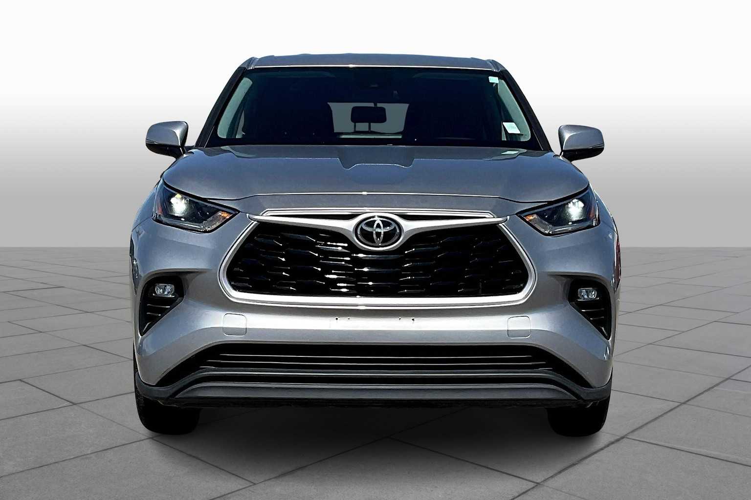 2021 Toyota Highlander LE photo 3