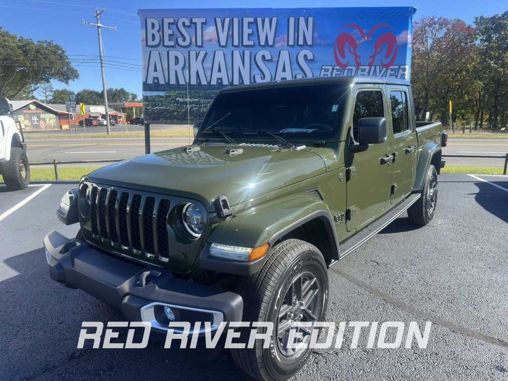 2023 Jeep Gladiator Sport S's photo