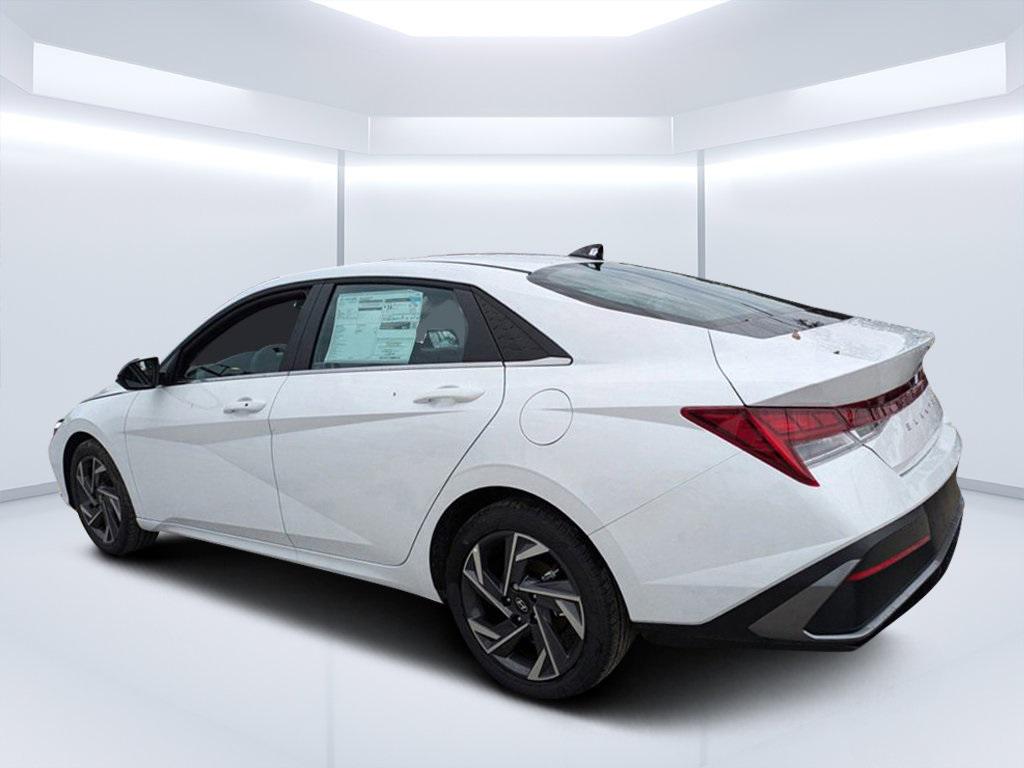 2025 Hyundai Elantra SEL Convenience photo 4