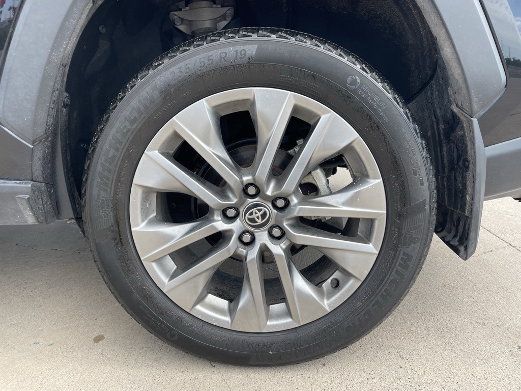 2024 Toyota RAV4 XLE Premium photo 17