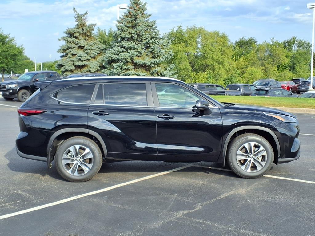 Certified 2025 Toyota Highlander XLE with VIN 5TDKDRBHXSS589255 for sale in Burnsville, Minnesota