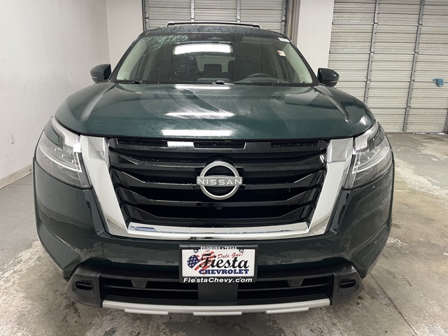 2024 Nissan Pathfinder Platinum photo 2