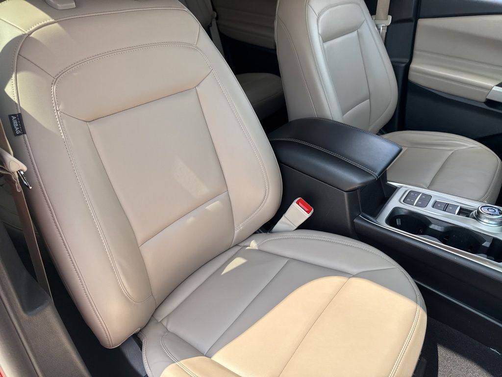 2023 Ford Explorer XLT photo 25