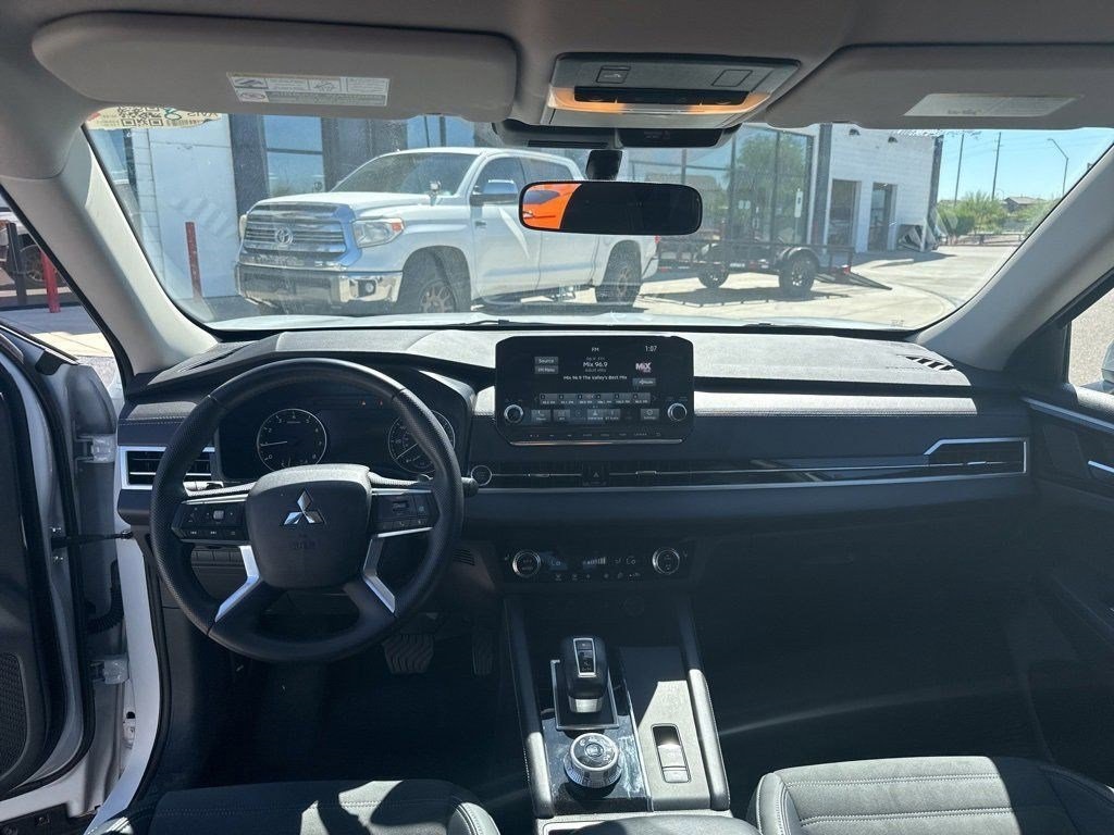 2024 Mitsubishi Outlander SE Black Edition photo 7