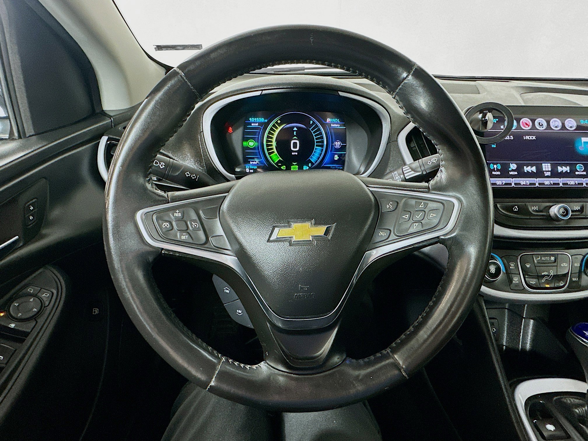 2017 Chevrolet Volt LT photo 11