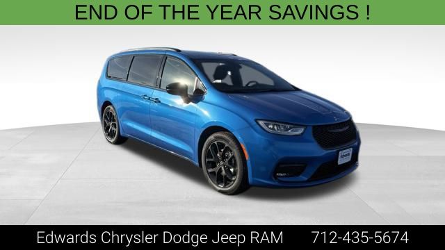 2026 Chrysler Pacifica Select's photo