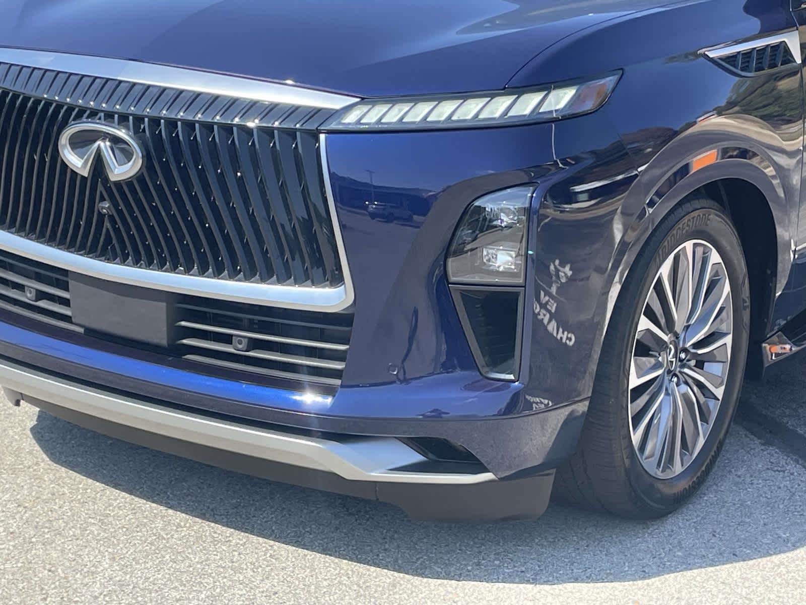 2025 Infiniti QX80 Luxe photo 8