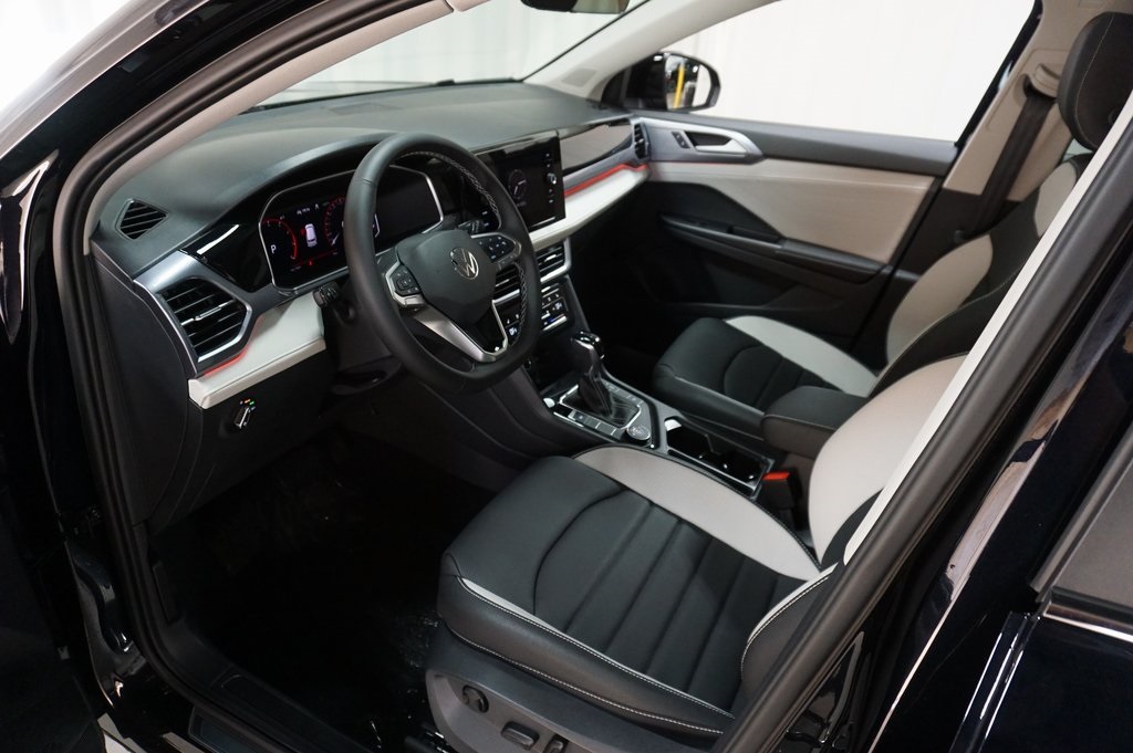2025 Volkswagen Taos SEL photo 7