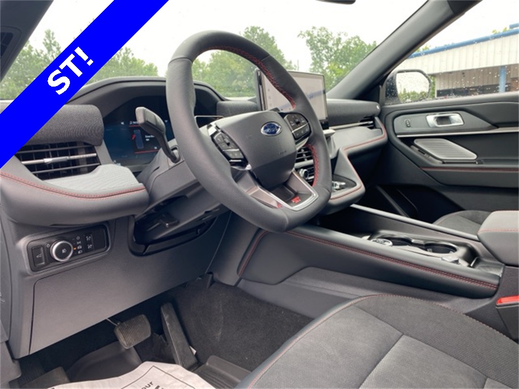 2025 Ford Explorer ST photo 22