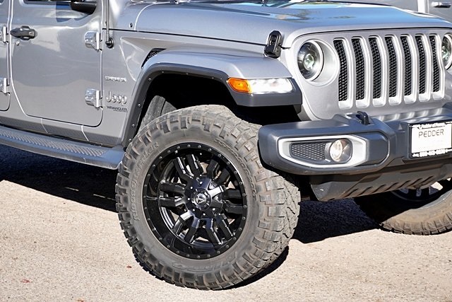 Used 2018 Silver Jeep Unlimited Sahara image 3
