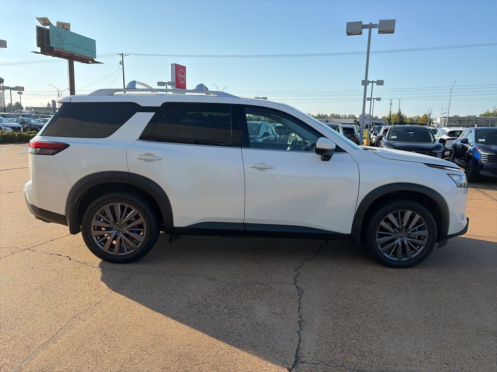 2023 Nissan Pathfinder SL photo 4