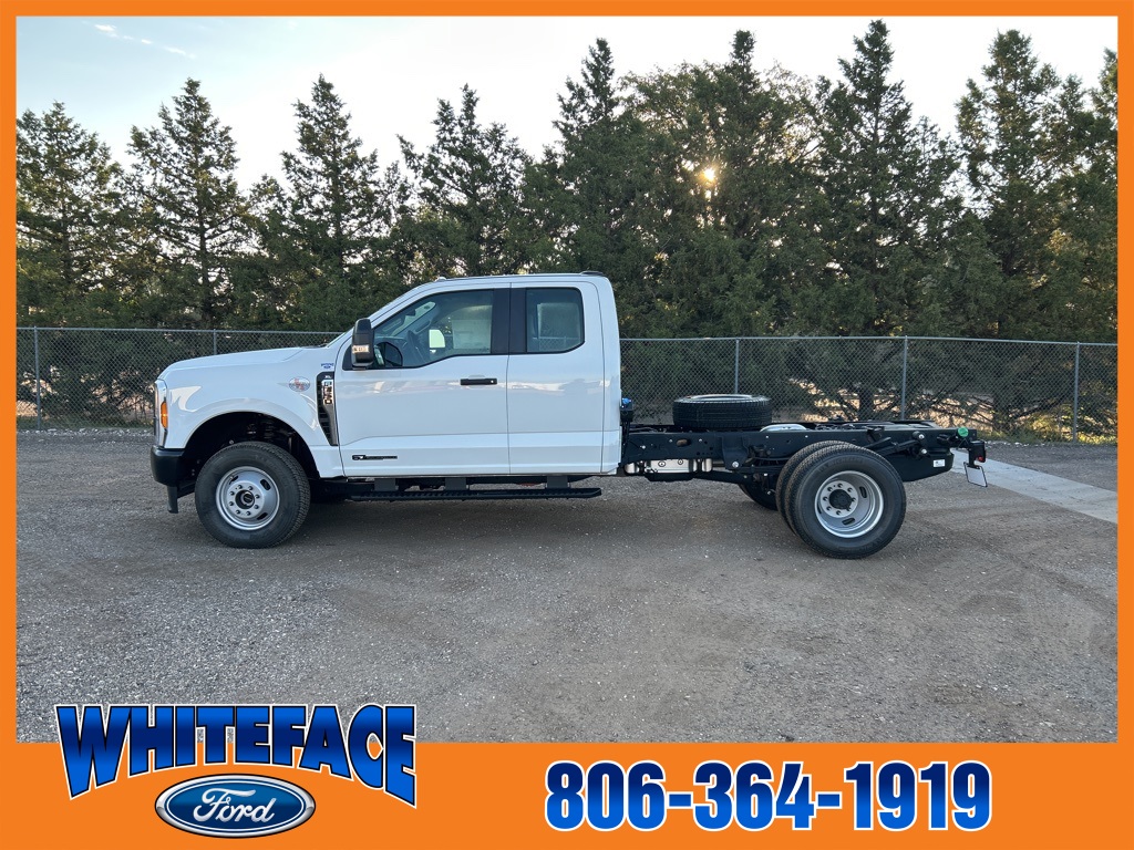 2026 Ford F-350 photo 2