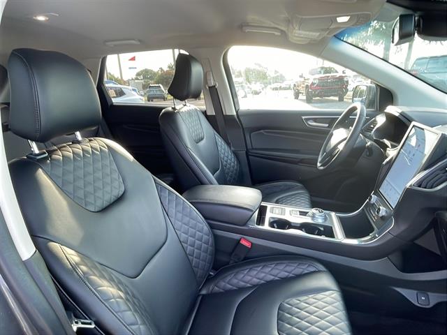 2024 Ford Edge Titanium photo 9
