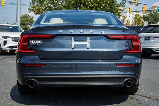 2021 Volvo S60 Momentum photo 5