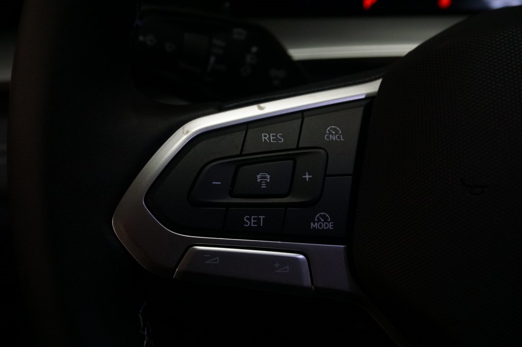 2025 Volkswagen Tiguan SE photo 20