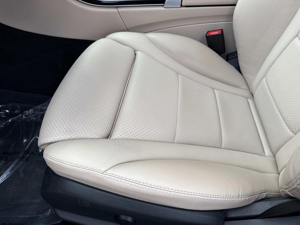 2016 Mercedes Benz C 300 photo 23