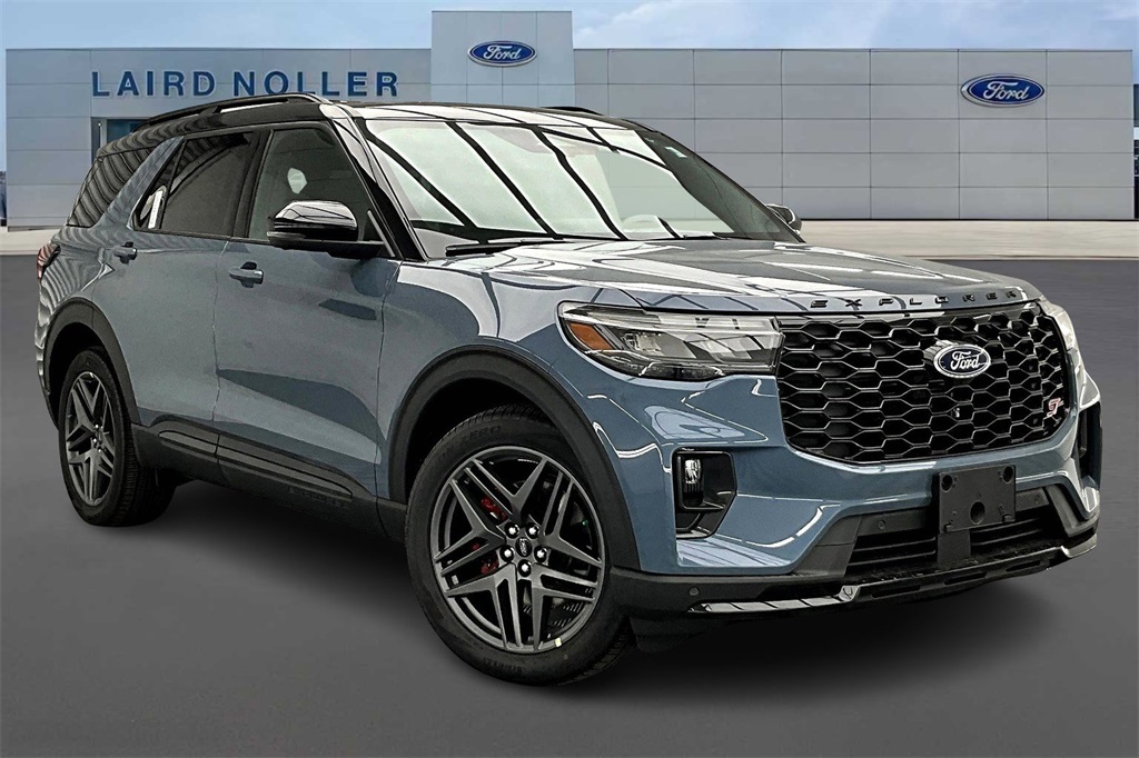 2025 Ford Explorer ST photo 2
