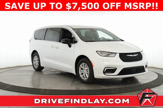 2026 Chrysler Pacifica Select's photo