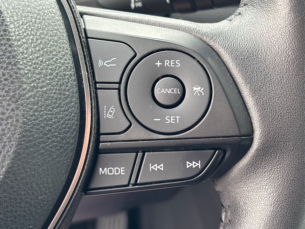 2022 Toyota RAV4 XLE photo 22