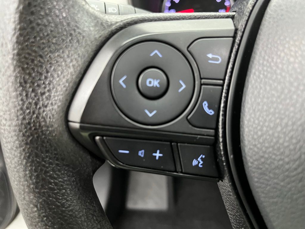 2021 Toyota RAV4 XLE photo 10