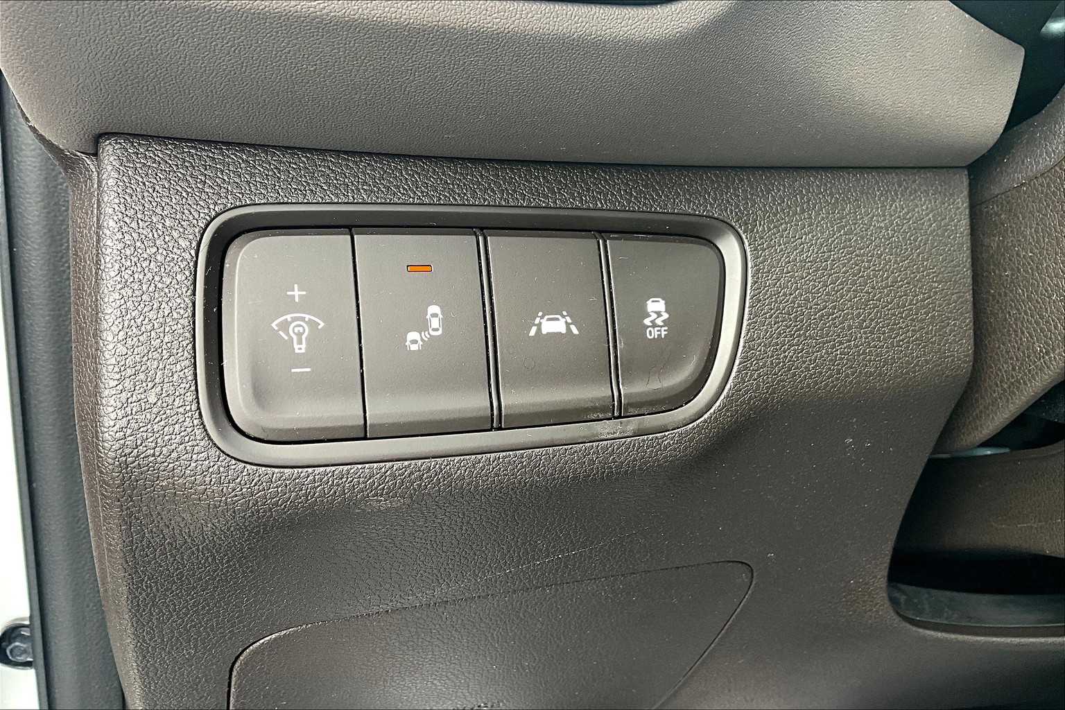 2020 Hyundai Santa Fe SEL photo 32